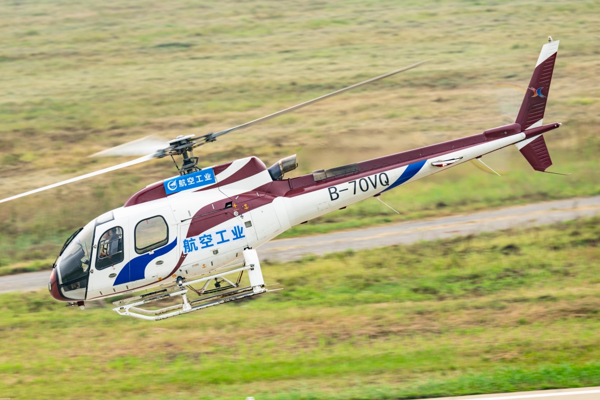 AC311A进行飞行预演。。。。。。。摄影：岳书华